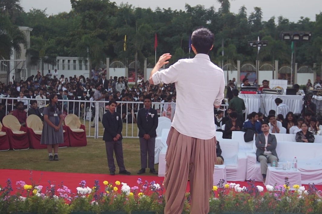 iimunofficial's tweet image. Aura farmed with 1,500 leaders of tomorrow- infinite questions, unstoppable curiosity, and a vibe richer than their biryani.

Hyderabad, you were truly Young, Wired and not Woke.

#indianauthor #nonfiction #selfhelpbooks #bookstragram #bookstagrammer