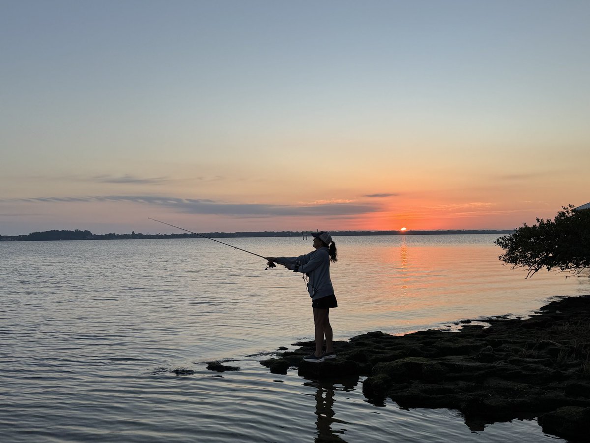 The fish are jumping!   Will @lala_carpediem catch a huge fish today.   Sunrise fishing stream.  Live now!!!

twitch.tv/lala_carpediem