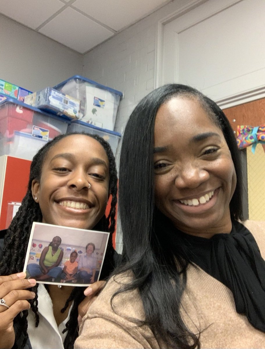 PrincipalDrH's tweet image. #MondayMotivation 🙌🏽
This #futureeducator is truly on her way to greatness! She is completing her practicum in the very same school—and even the same classroom—where she was once a pre-K student.

Talk about a full-circle moment! 🌟
@EdWeekOpinion #EducationWeek #Professorlife