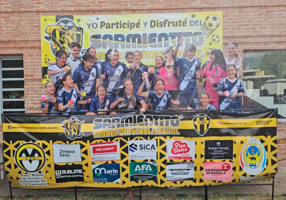clubbenhur's tweet photo. ⚽️ #Infantiles. Este fin de semana, las #Lobitas de las Categorías Sub12 y Sub15 participaron del torneo organizado por el Club Sarmiento Humboldt. Los dos equipos de la #BH finalizaron en el tercer puesto en Copa de Oro.
#VamosBenHur 🔵⚪🔵 https://t.co/JeL3zSCpk2