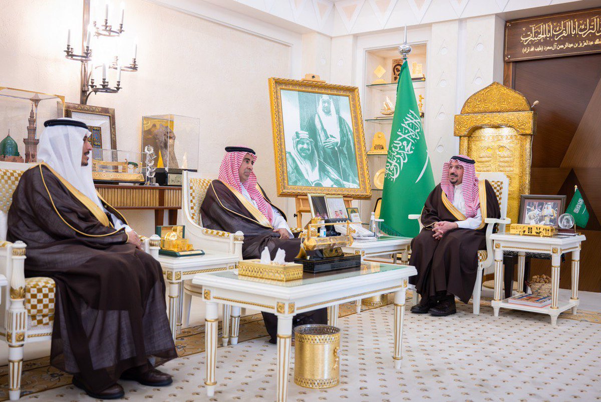 أكد سموه أن المسؤولية المجتمعية تُعد رافداً مهماً لتحقيق مستهدفات رؤية السعودية 2030 وبرنامج جودة الحياة، ومكوّناً أساسياً في تعزيز مشاركة القطاع غير الربحي وتمكينه من أداء دوره التنموي..

سمو #أمير_منطقة_القصيم يستقبل مدير فرع الموارد البشرية والتنمية الاجتماعية بالمنطقة ورئيس