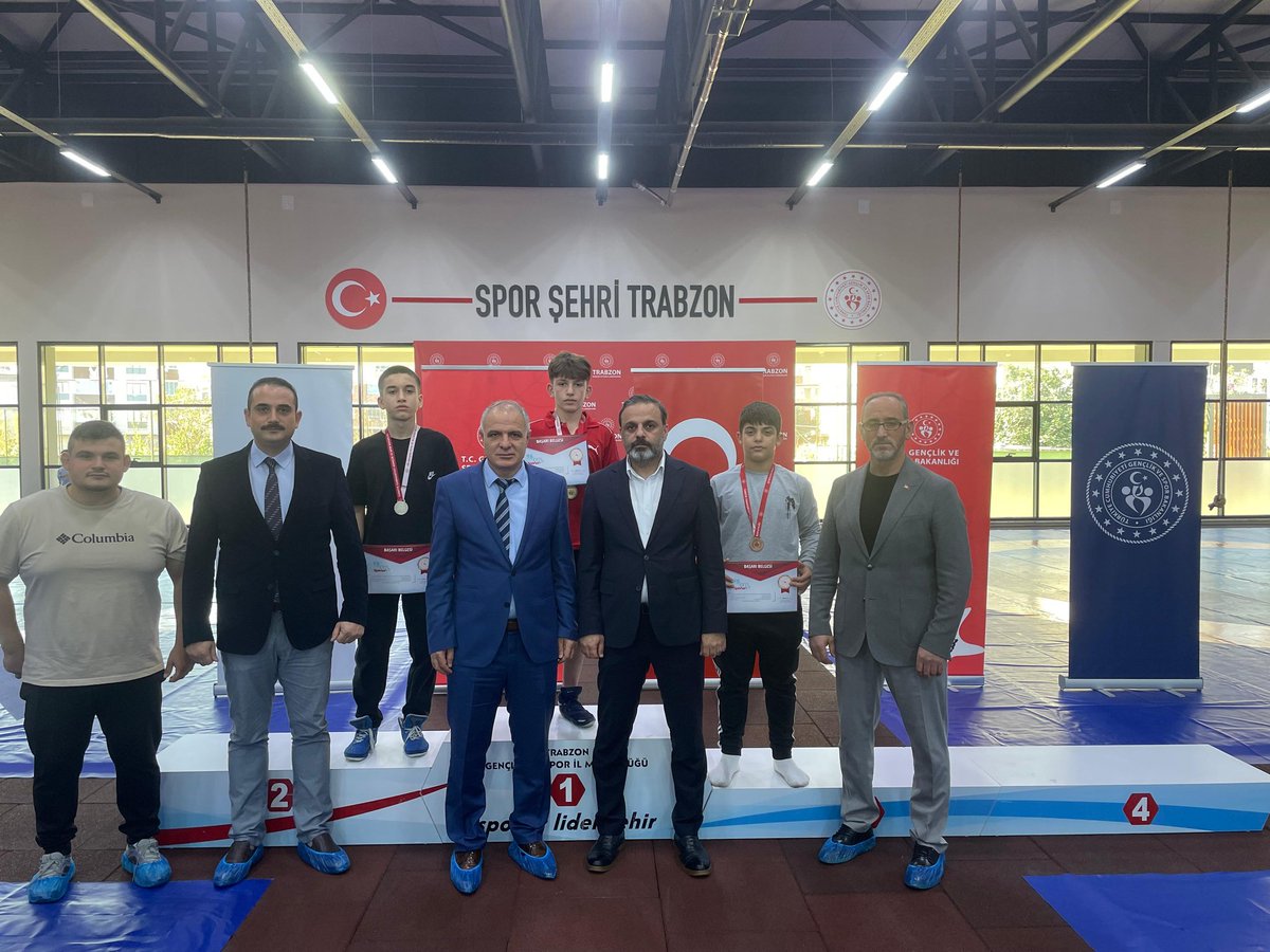 2025–2026 Okul Sporları Gençler A-B Serbest ve Grekoromen Güreş İl Birinciliği, ödül töreniyle sona erdi. 🏆🤼‍♂️

📍 Araklı Güreş Merkezi