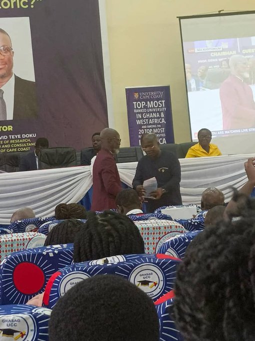 the_ACEProject's tweet image. Prof Eric Danquah, Founder &amp;amp; Director of @wacci_gh, delivered the keynote at UCC’s 10th Research Awards &amp;amp; Grants Ceremony. He shared bold personal ideas and emphasised Ghana’s urgent need to invest in science.
 #ResearchAwards #ScienceInvestment #AgriculturalResearch #ACEImpact