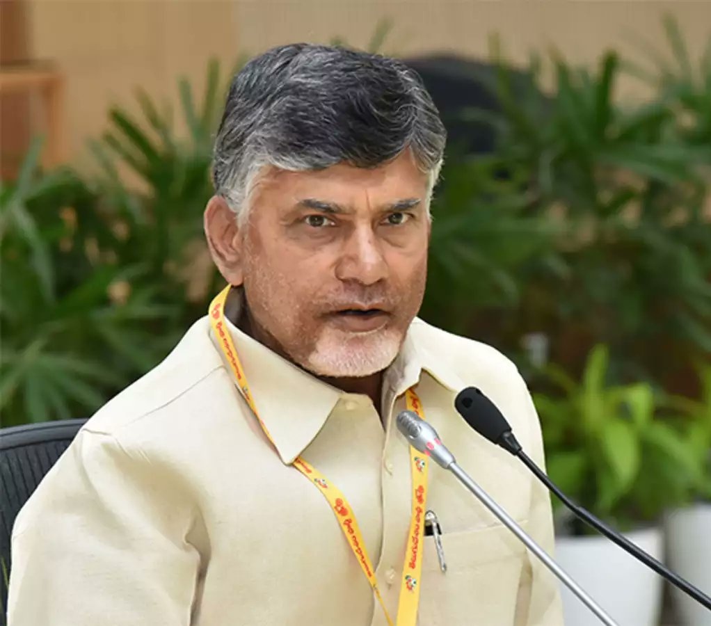 gemsofbabus_'s tweet image. 🚨 Andhra Pradesh would become a $2.40 trillion economy with per capita income reaching $42,000 by 2047, says Naidu. 👏🫡