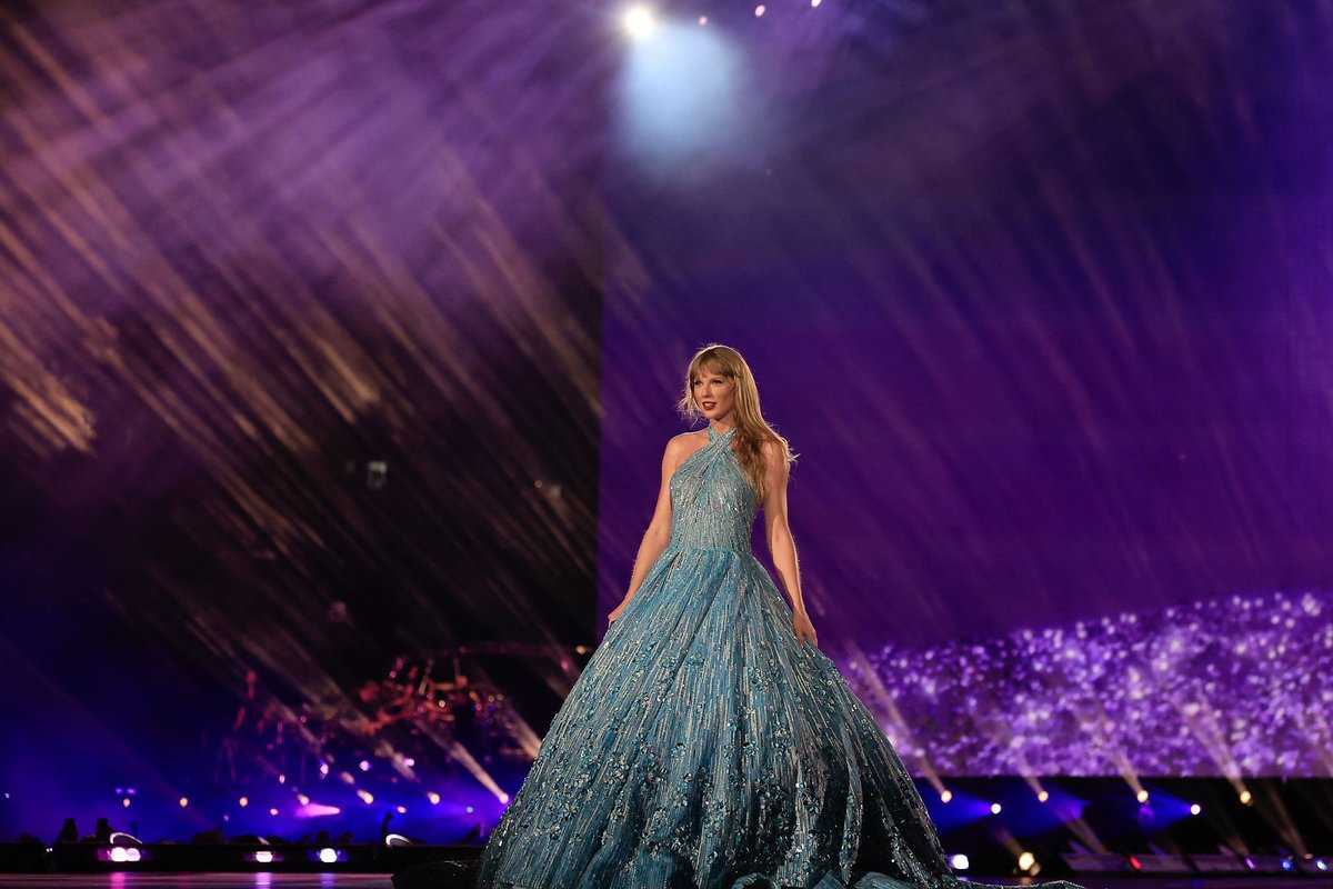 updatecharts's tweet image. Há 2 anos, Taylor Swift fazia o primeiro show da “The Eras Tour” no Brasil. 🇧🇷