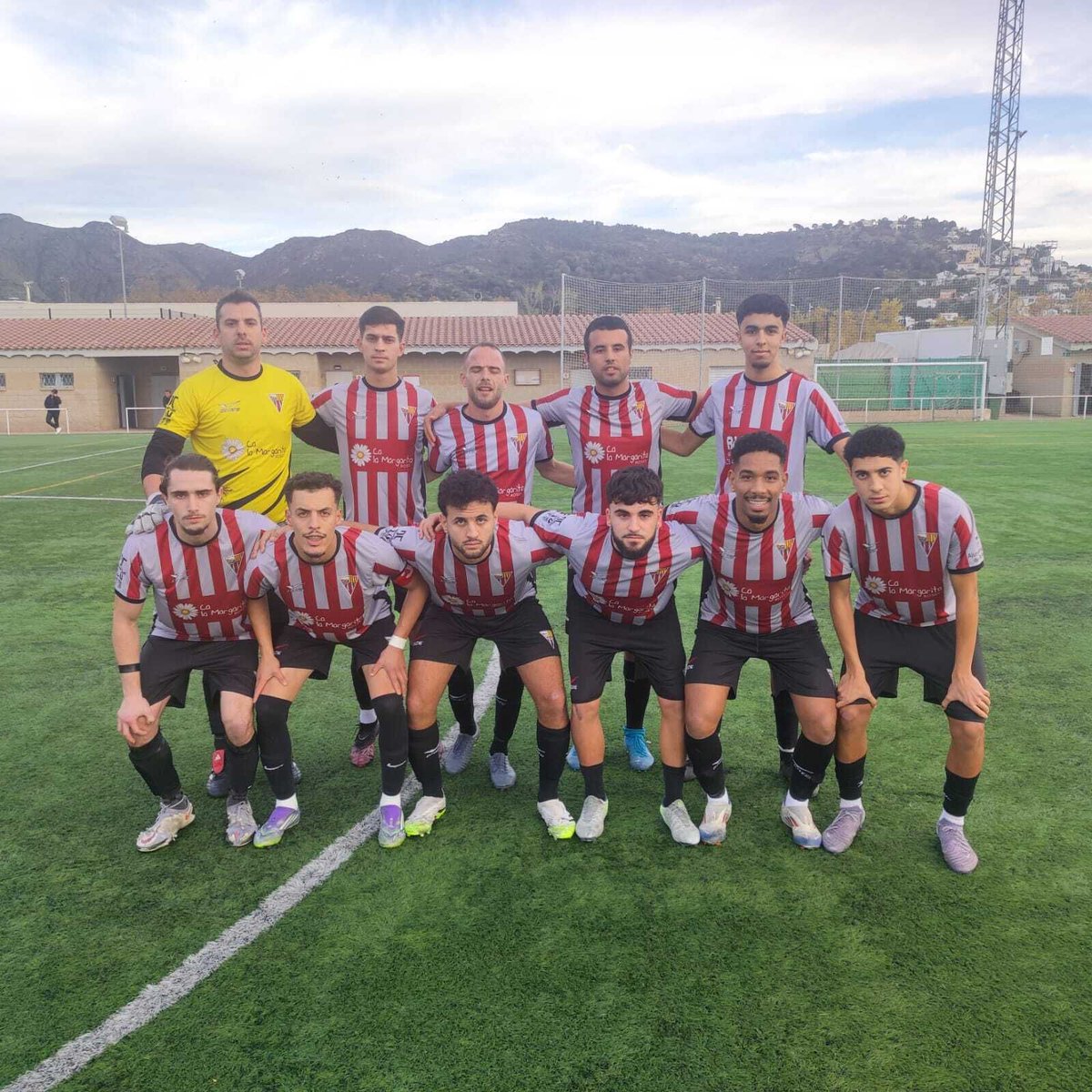 ⚽️ [SEGON EQUIP] Partit sense història a casa contra el Roses City que ha acabat amb una contundent derrota per 0-5. Toca passar pàgina i recuperar la bona línia, ànims nois!

💯 Som-hi Base!!

#cfbaseroses #baseroses #somdelbase #somelquevolemser #aRoses #futbolcat