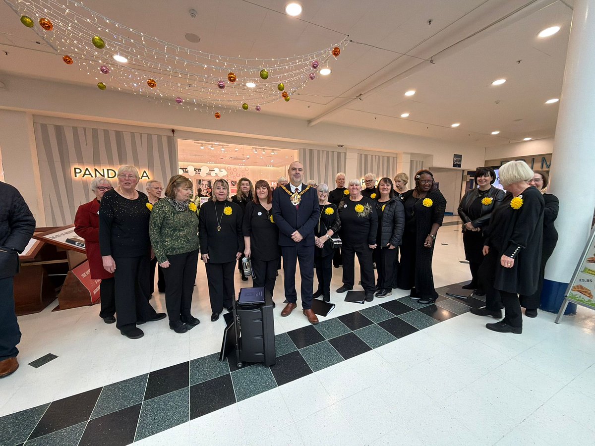 WolvesMayor's tweet image. Thank you to the City of Wolverhampton Rotary Club for inviting me to attend the Tree of Remembrance event on Saturday! It was a pleasure to join in with the Christmas Festivites, but to also honour those loved ones who are no longer with us #wolverhampton