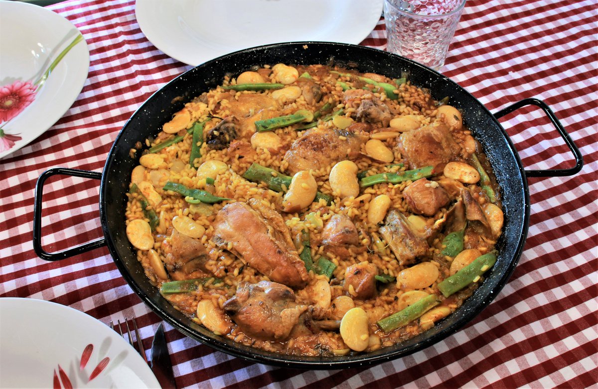 En amarillo o en colorao, con azafrán o pimentón. La importancia d color en la cocina. El pimentón o el azafrán dieron una preciosa tonalidad a los platos tradicionales. Hoy escribo sobre todo ello- historia, cultura y economía del azafrán <a href="/GASTROactitud/">GASTROactitud</a> gastroactitud.com/pista/el-azafr…