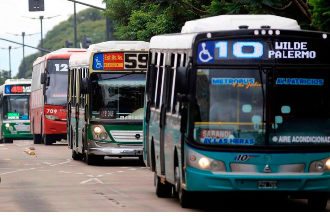 🚐Aumentó el boleto de colectivo en las 104 líneas de jurisdicción nacional que circulan en el AMBA ( las que van y vienen entre CABA y el  Conurbano )
El mínimo paso a $ 494,83 (sin SUBE, $ 786,78).