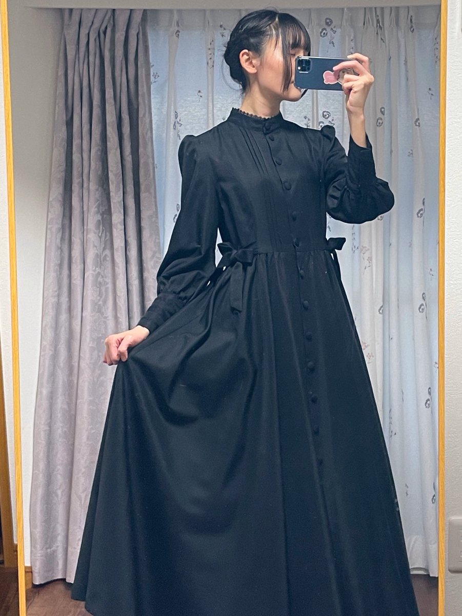 メイド服のワンピースだけの姿も、やっぱり好きです…！