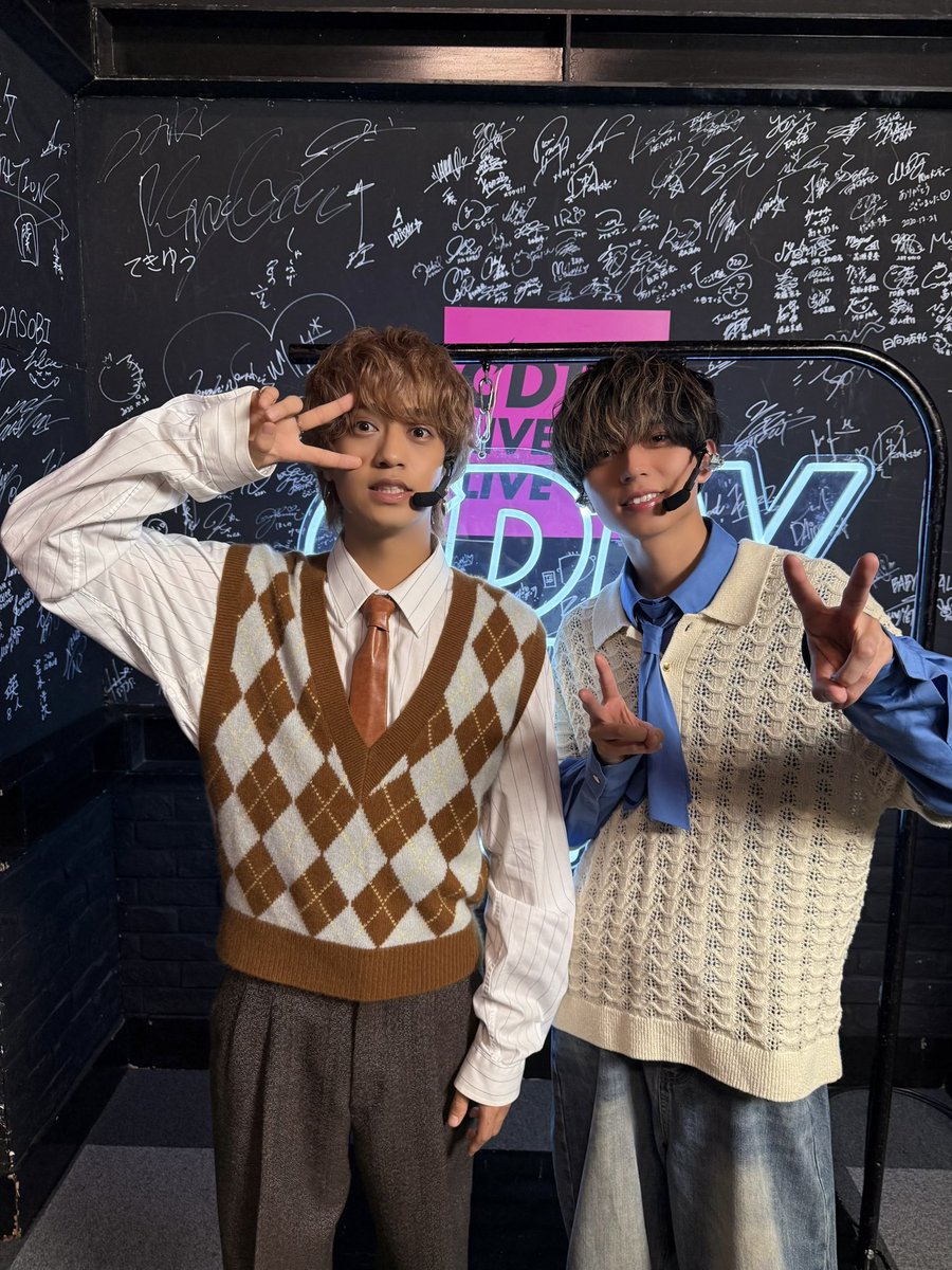 「CDTVライブ！ライブ！」
観てくださったみなさんありがとうございました！✨

「Theater」最高でしたか！？🎞️👀

#CDTVライブライブ 
#STARRING
#KingandPrince
#永瀬廉
#髙橋海人