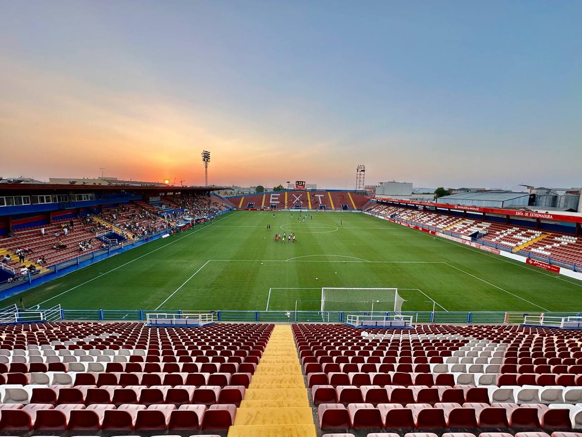 Última hora ‼️ 
📁 venta de entradas.

▪️En tan solo tres horas solo quedan 1624 entradas disponibles. 
❌️ Se va a colgar el cartel de no hay billetes. 
🎫 <a href="/CDExt1924/">CD EXTREMADURA</a> <a href="/SevillaFC/">Sevilla Fútbol Club</a>