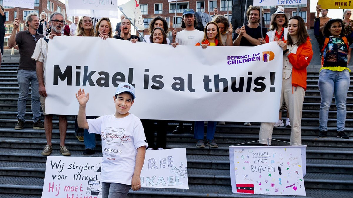 vandaaginside's tweet image. Armeense Mikael en zijn moeder mogen na dreigende uitzetting toch in Nederland blijven
vandaaginside.nl/nieuws/binnenl… #vandaaginside