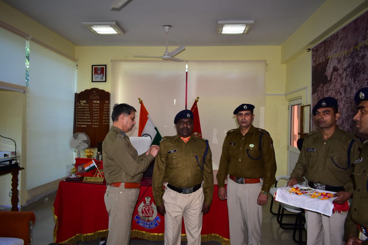 42bnssb_INDIA's tweet image. “सीमा सुरक्षा में निरंतर उत्कृष्ट योगदान देने वाले हमारे ट्रेडमैन साथियों को मिला योग्य प्रमोशन।
यह पल न केवल व्यक्तिगत सफलता है, बल्कि पूरी यूनिट की सामूहिक गौरवगाथा है। 🇮🇳💂‍♂️”
#Promotion #SSB #BorderSecurity #ProudIndian
@SSBFTRLUCKNOW @SSB_INDIA