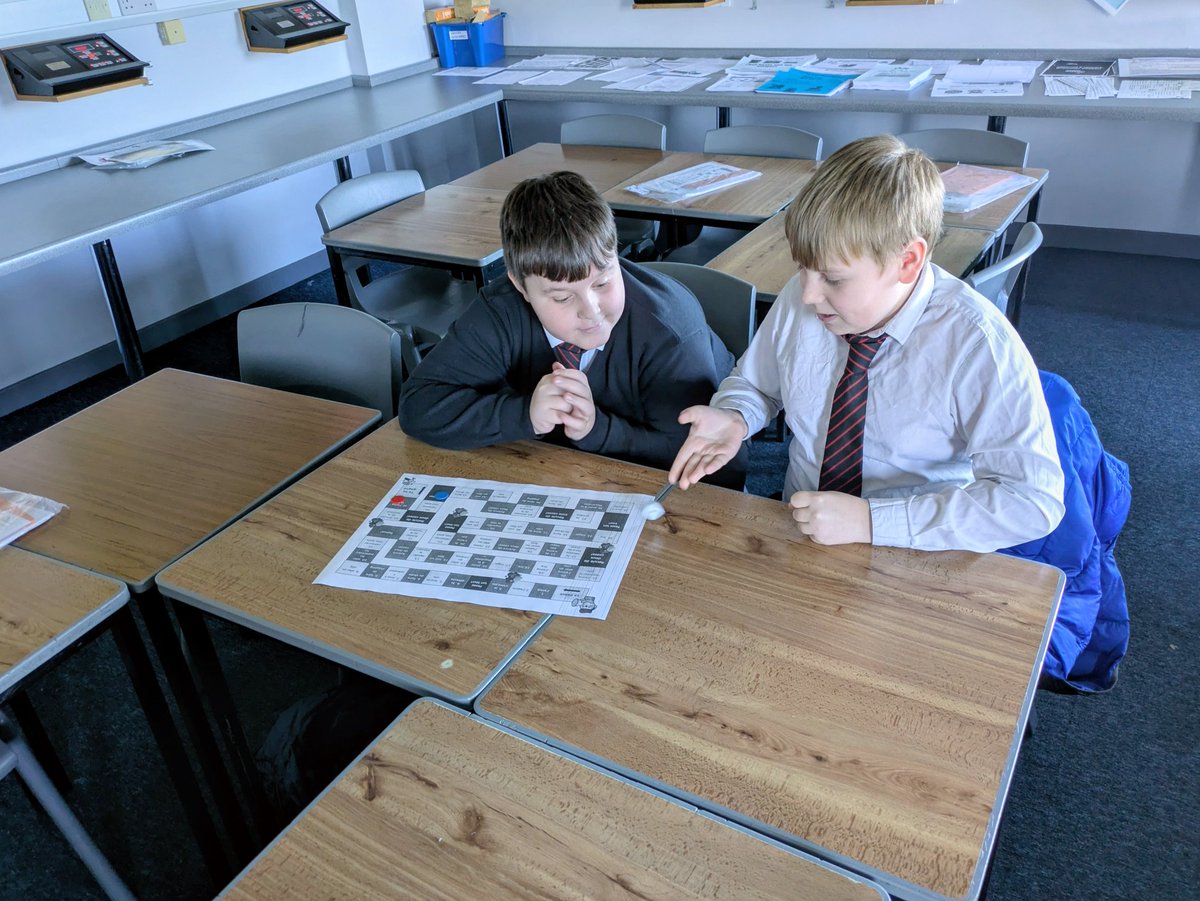 WacMod_Language's tweet image. S2 pupils enjoying a friendly but competitive board game on hobbies in French @WhitburnAC