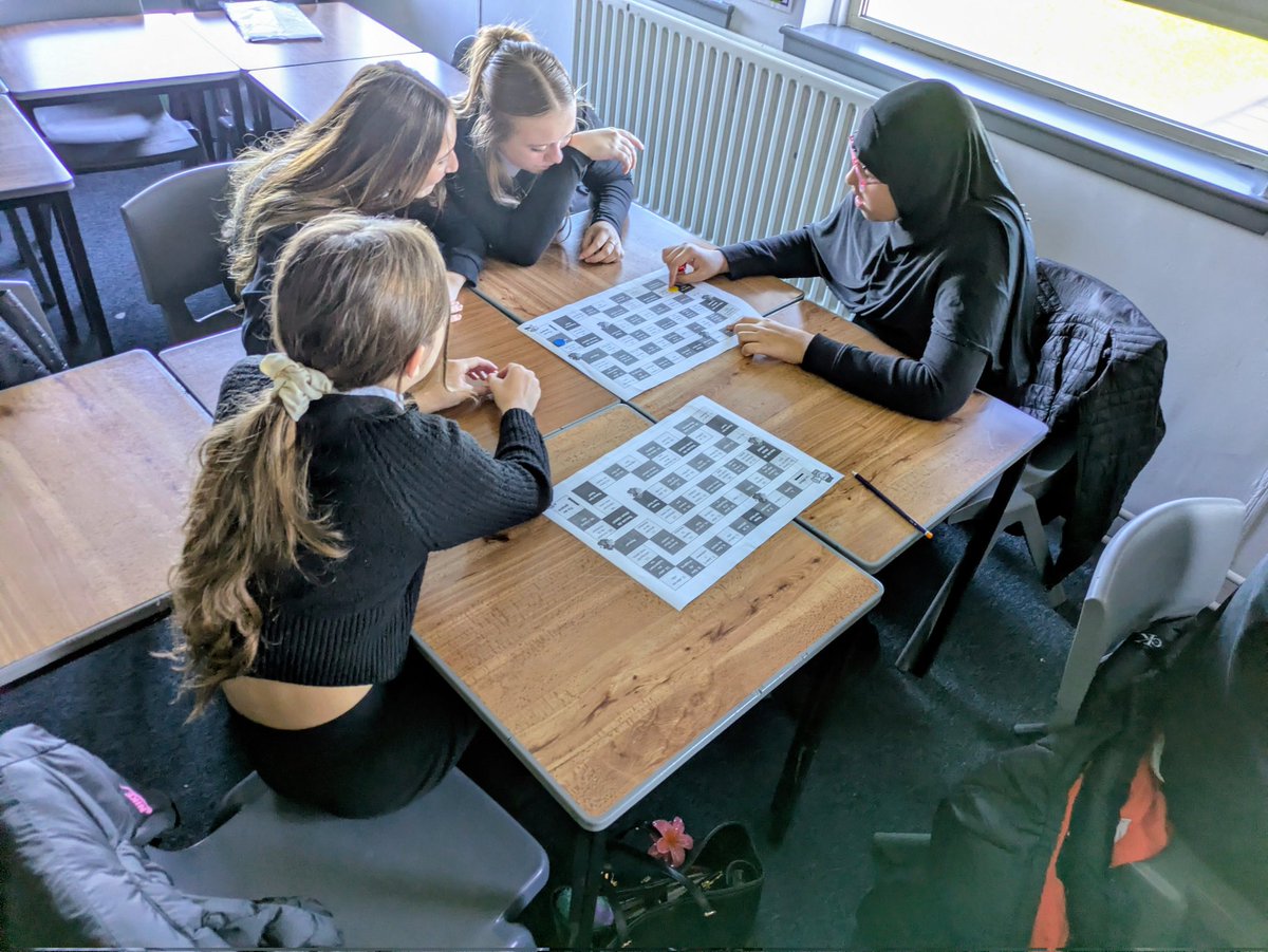 WacMod_Language's tweet image. S2 pupils enjoying a friendly but competitive board game on hobbies in French @WhitburnAC