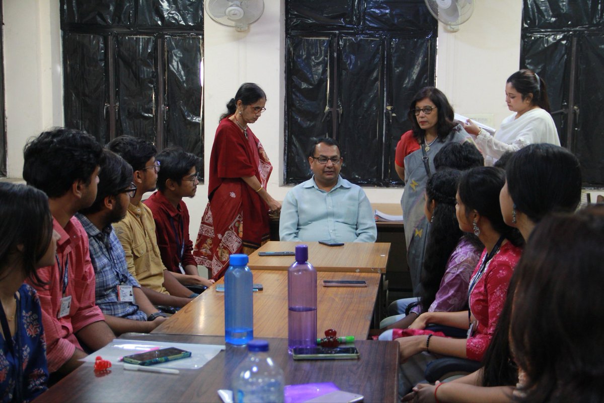 asiatic_society's tweet photo. Certificates were distributed among the 17 Students of Sanskrit College and University for their internship at the Asiatic Society, today, 17.11.2025.
#asiatic #culture #visit https://t.co/u0FgZl1ygm