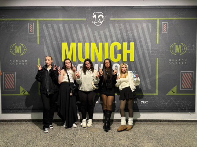 jevxsia_'s tweet image. this went by so fast 😩. everyone at these events are such amazing people and i can’t wait to see everyone again at paris. safe travels home everyone &amp;lt;3