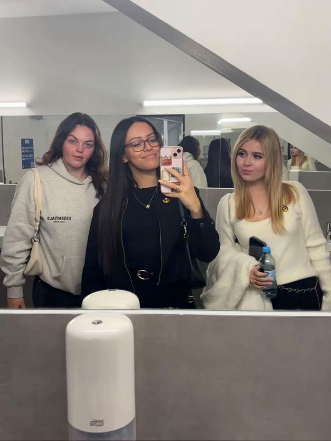 jevxsia_'s tweet image. this went by so fast 😩. everyone at these events are such amazing people and i can’t wait to see everyone again at paris. safe travels home everyone &amp;lt;3