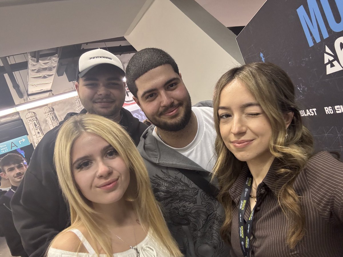 jevxsia_'s tweet image. this went by so fast 😩. everyone at these events are such amazing people and i can’t wait to see everyone again at paris. safe travels home everyone &amp;lt;3