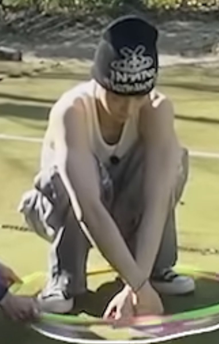 yoyoyom123's tweet image. 와 팔뚝 진짜 하얗고 가래떡