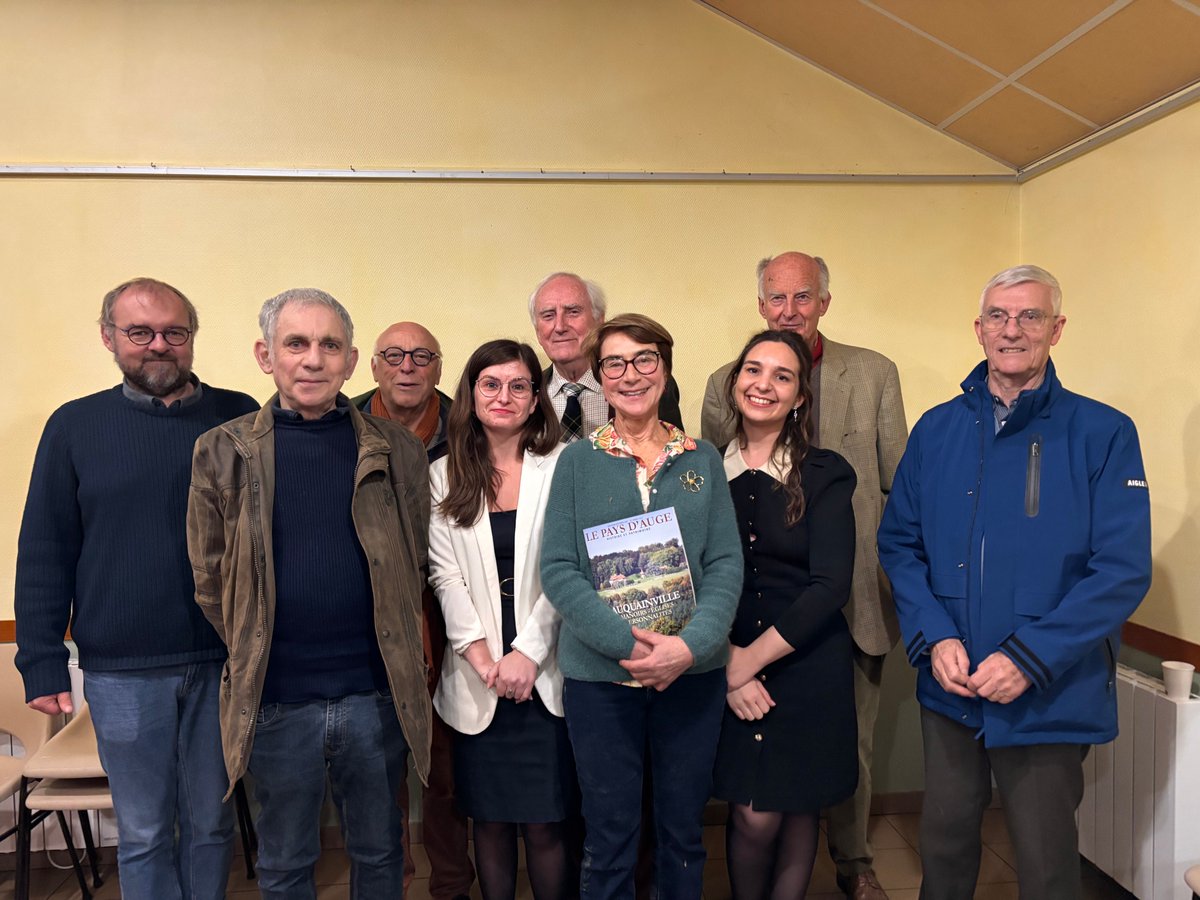 SCustine's tweet image. 📖 Samedi 15 novembre a eu lieu le lancement du numéro de la revue @LePaysdAuge spécialement consacré à Auquainville, lieu où repose la famille Custine.  Une occasion privilégiée de découvrir le manoir de Caudemone avec Yves Lescroart et l’église Notre-Dame avec Roselyne Fouques.