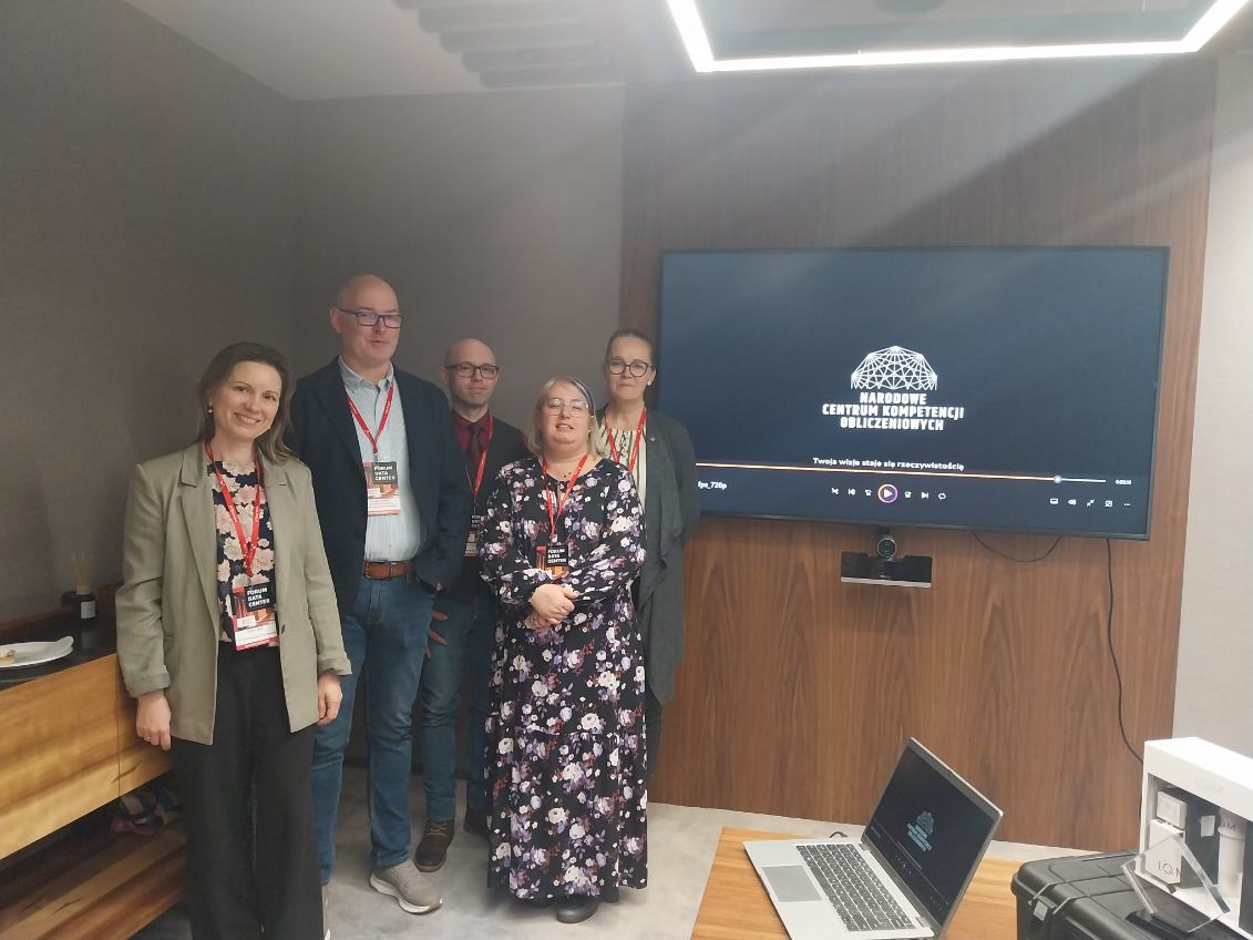 👋 Pozdrawiamy z <a href="/ForumDataCenter/">Forum Data Center</a>, gdzie wspólnie z <a href="/EuroCC_Poland/">EuroCC_Poland</a> uczestniczymy w debatach nt. europejskiej suwerenności danych. 
Zapraszamy na nasze stoisko 🤝
#Cloud #HPC #DataCenter
Więcej informacji o usługach HPC na:
icm.edu.pl/uslugi/oferta-… oraz cc.eurohpc.pl