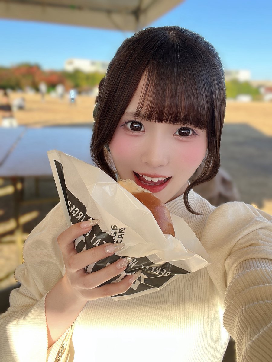 食べてるりんちゃんかわいい❤️❤️🧡