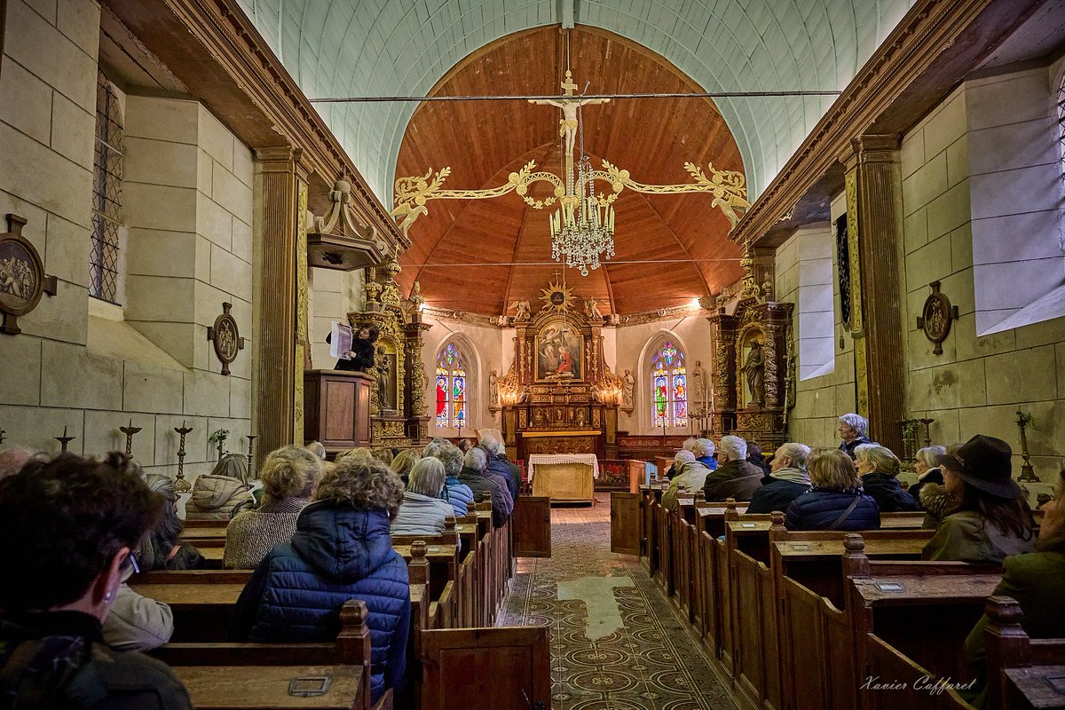 SCustine's tweet image. 📖 Samedi 15 novembre a eu lieu le lancement du numéro de la revue @LePaysdAuge spécialement consacré à Auquainville, lieu où repose la famille Custine.  Une occasion privilégiée de découvrir le manoir de Caudemone avec Yves Lescroart et l’église Notre-Dame avec Roselyne Fouques.