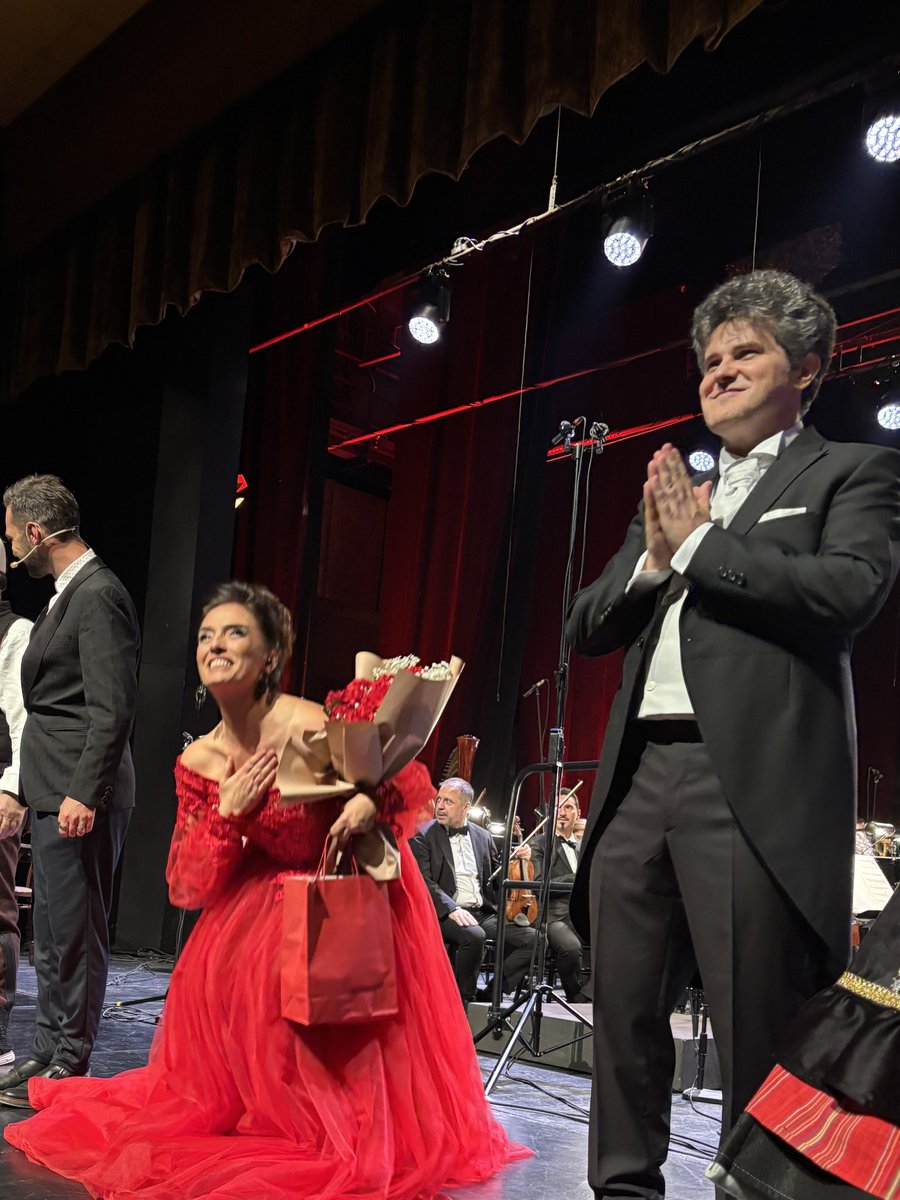 sergioalapont's tweet photo. Fare musica con un’artista immensa come @ErmonelaJaho è qualcosa che non ha eguali: è il connubio perfetto tra musica, anima e arte e non capita tutti i giorni di essere partecipe di questa perfezione. ata partecipazione. Grazie Ermonela, grazie Gjakova! https://t.co/Ny6BUsjKES