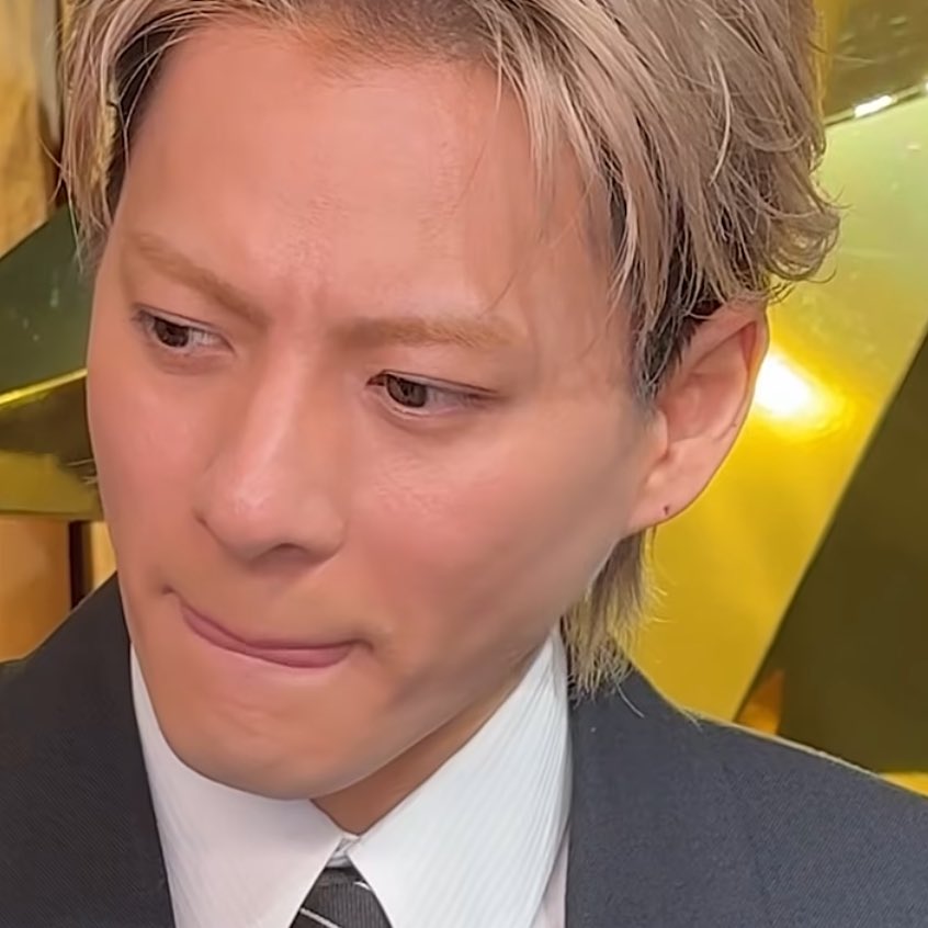 ピアスホールガン見えでメロつきが止まらない(しょおのビアスホール担当)