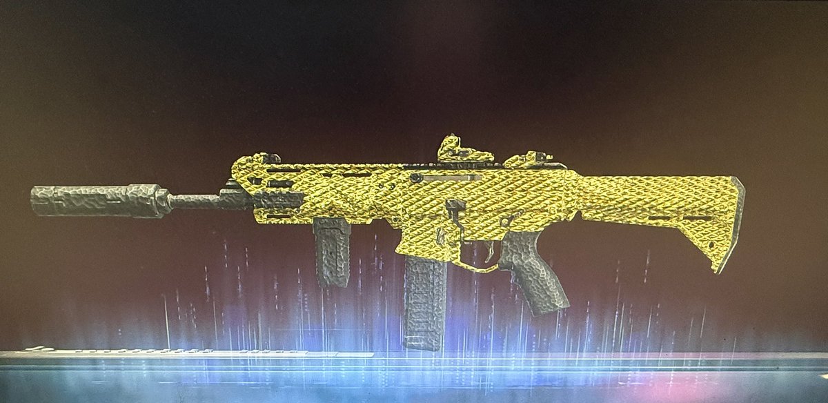 Ich hätte nie gedacht, das ich sowas mal sage….Damn der Zombiemodus in BO7 macht richtig Spaß und der Camo Grind ist auch am Start. am Wochenende direkt mal mit AK und Friedensstifter Gold erspielt. #cod #BO7 #zombies #tarnung #grind #fy #Trending