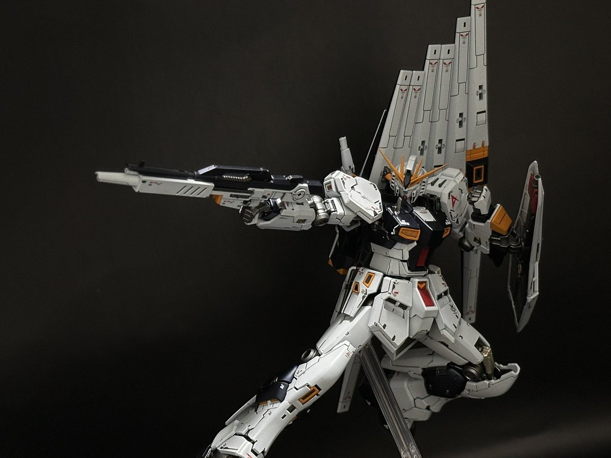 GamiganRX87040's tweet image. RGνガンダム全塗装完成‼️
ちまちま進めてたので時間かかりましたが達成感凄い、ファンネルがいかんせんめんどくさかった…
調色も個人的に上手くいったし大満足です👍
 #ガンプラ
 #ガンプラ好きな人と繋がりたい
 #ガンプラの画像を貼るとRTされると聞いて