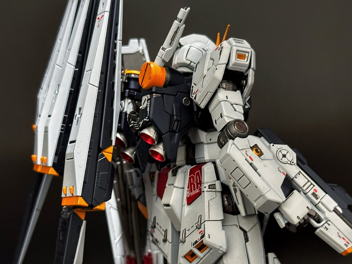 GamiganRX87040's tweet image. RGνガンダム全塗装完成‼️
ちまちま進めてたので時間かかりましたが達成感凄い、ファンネルがいかんせんめんどくさかった…
調色も個人的に上手くいったし大満足です👍
 #ガンプラ
 #ガンプラ好きな人と繋がりたい
 #ガンプラの画像を貼るとRTされると聞いて