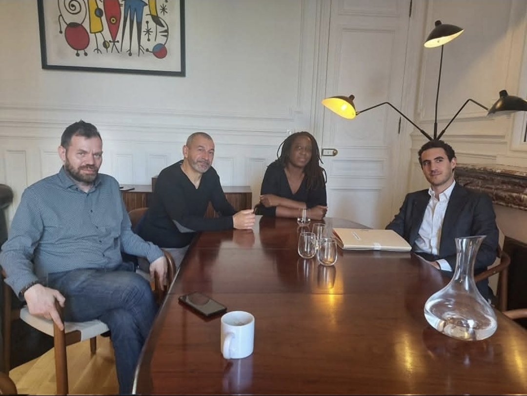 PLudosky's tweet image. 7 ans ont passé,
Les mutilés des #GiletsJaunes n’ont jamais eu justice.

Nous avons porté plainte contre Lallement.
Rejet. Redépôt. Juge d’instruction.
Et depuis : silence total.
Aucun retour. Aucune réponse. Aucune responsabilité.

#GJ #Blessés #Mutilés #Mémoire