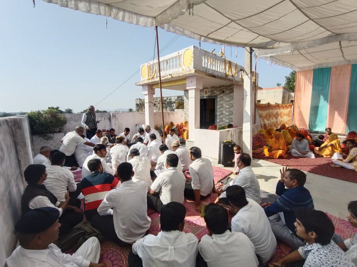 shri_kys's tweet image. शक्तावतों का गुडा, कुण्डा एवं बडावली में स्नेहमिलन आयोजित 

उदयपुर संभाग के सलुम्बर प्रांत में 16 नवंबर को तीन स्थानों पर स्नेहमिलन कार्यक्रम आयोजित हुए। ये कार्यक्रम शक्तावतों का गुडा में स्थित राधाकृष्ण मन्दिर परिसर में, कुण्डा में स्थित माँ नागाणाराय जी मन्दिर 1/2