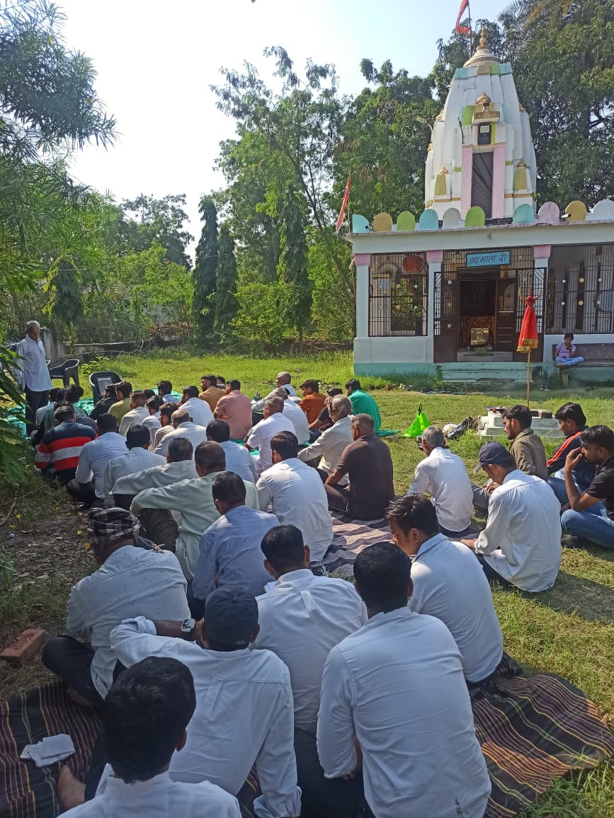 shri_kys's tweet image. शक्तावतों का गुडा, कुण्डा एवं बडावली में स्नेहमिलन आयोजित 

उदयपुर संभाग के सलुम्बर प्रांत में 16 नवंबर को तीन स्थानों पर स्नेहमिलन कार्यक्रम आयोजित हुए। ये कार्यक्रम शक्तावतों का गुडा में स्थित राधाकृष्ण मन्दिर परिसर में, कुण्डा में स्थित माँ नागाणाराय जी मन्दिर 1/2