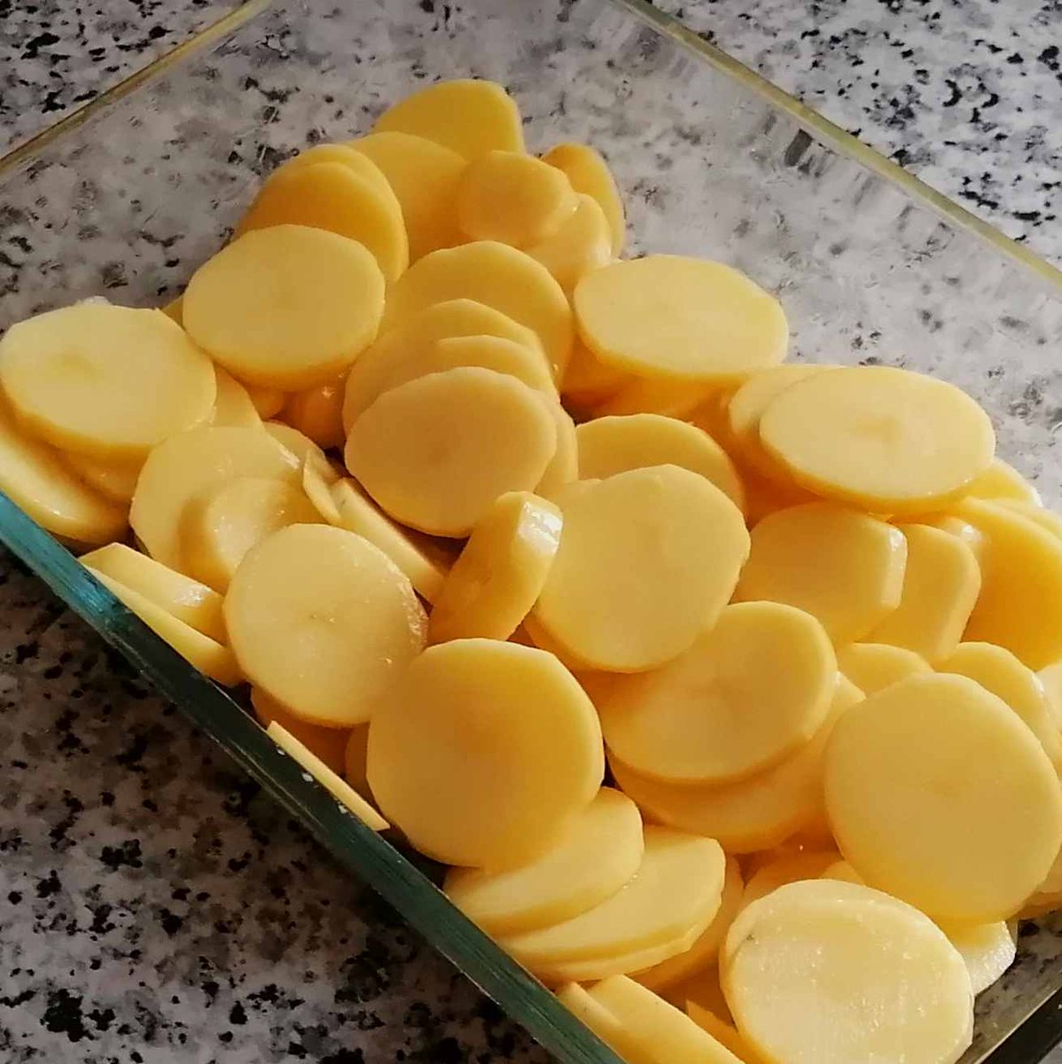 MikeKocht's tweet photo. #Eier #Erdäpfel (#Kartoffel) #Olivenöl
So wenig Zutaten, so viel Geschmack in der #Tortilla aus dem Ofen
Neu bei mir nur der Salat dazu: #Rohnen (#RoteRüben) und #Apfel.
Tolle Kombination ausprobiert, #Kren (#Meerrettich) passt auch noch rein.
https://t.co/9kfe4c1FQt https://t.co/qHsl9Y70PZ