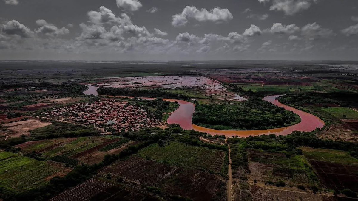 wacdar's tweet image. #BREAKING 
 
Al-Shabaab fighters are reportedly withdrawing from Jamaame after days of clashes. Somali Joint Forces have secured the Araare Bridge and key roads, effectively encircling the town in southern #Somalia.

The operation demonstrates the coordination and strength of…