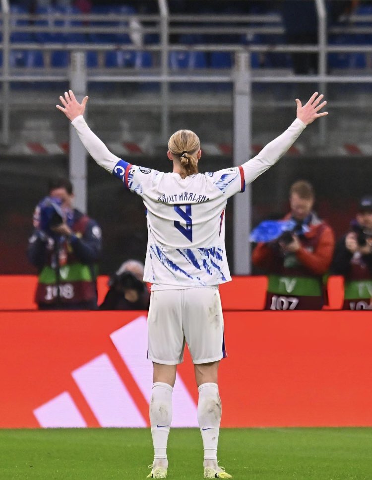 ハーランドは2000年生まれでノルウェーが最後にW杯に出場した98年は