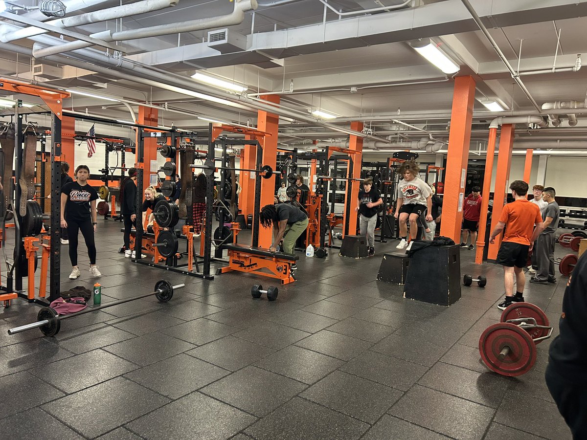 While they sleep, we train! 5:19am with 38 wrestlers strong in the weight room working and growing together this morning! Fantastic start to the season and strength training program! <a href="/DwareWrestle740/">DELAWARE WRESTLING</a> <a href="/Coach_Rieman/">Kevin Rieman</a> <a href="/Paul_Lance97/">Coach Lance</a> 💪🏼🤼‍♀️🤼🐴