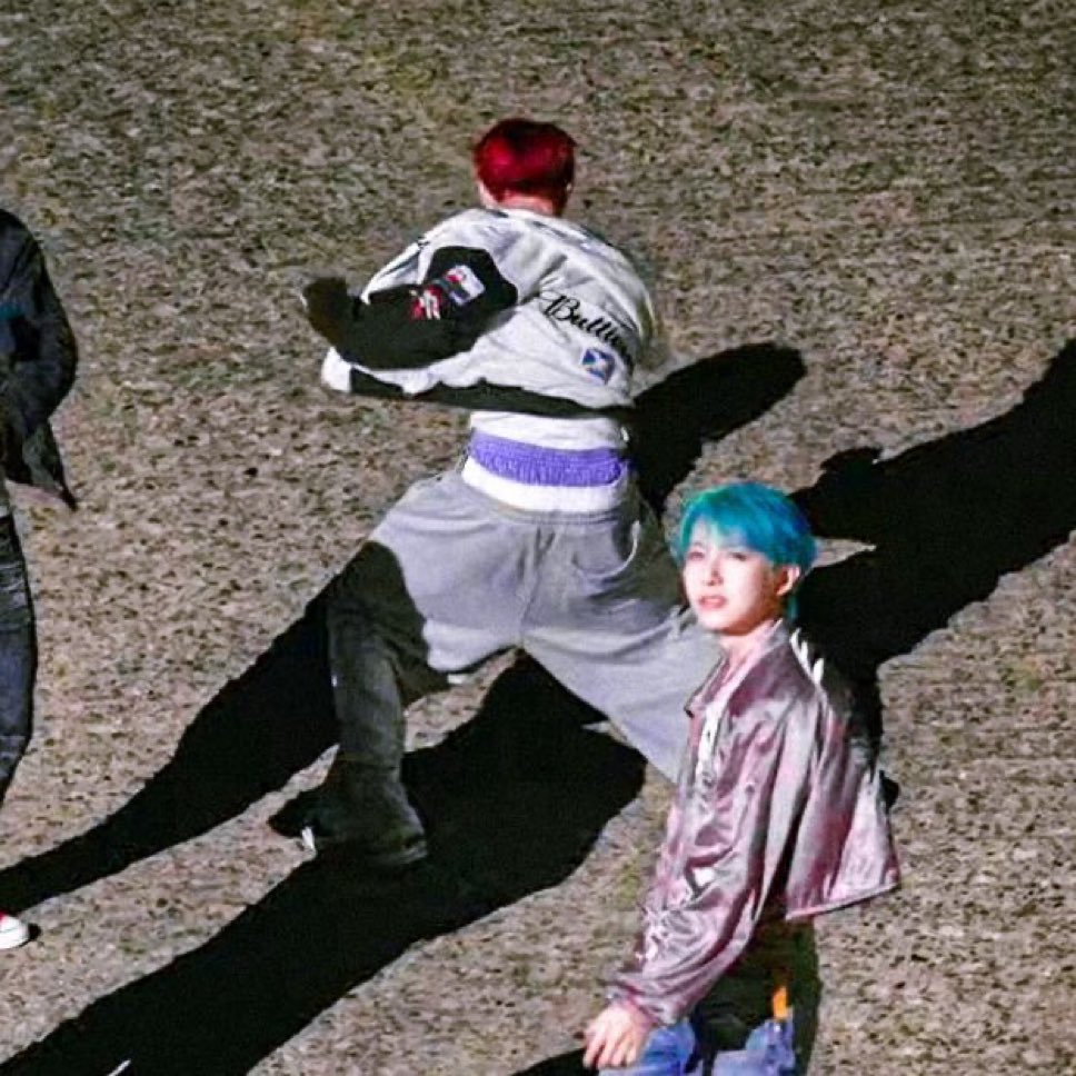 เจนซีเค้าก็ใส่กางเกงหลุดตูดกันทั้งนั้น