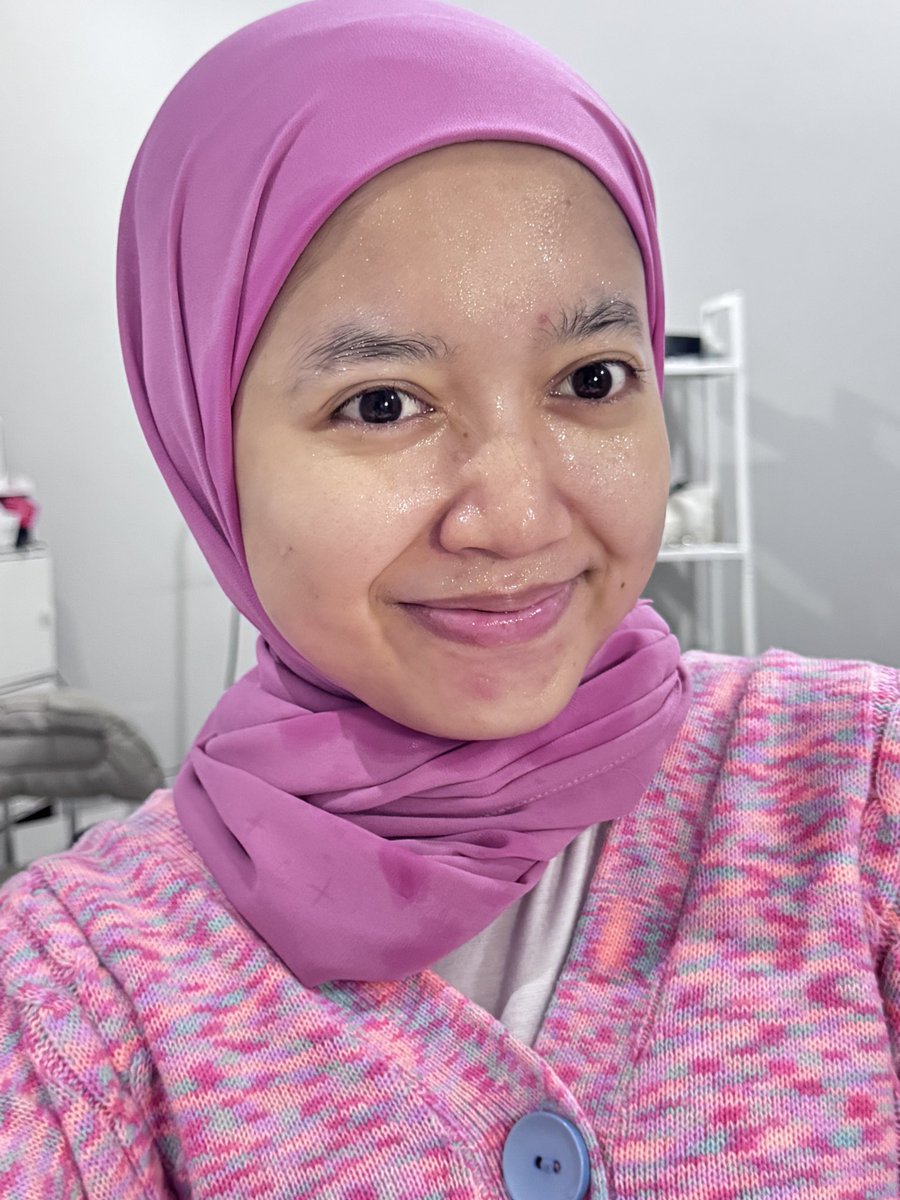 I wish I knew sooner ya, kalo ✨pemilihan facewash dan teknik cuci yg tepat✨

selain deep cleanse, jadi ada efek cerahin kulit LESS THAN A MINUTE 😭☝🏻