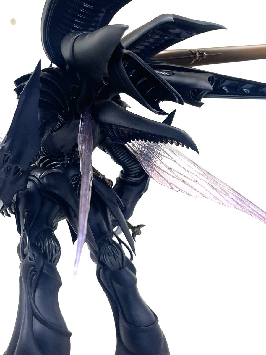 sowiboss's tweet image. PLAMAX ヴェルビン作りました
梨地にしたり下地を透けさせたりやなんやかんやと…黒っぽいのとキラキラしてるとこはガイアノーツのプリズムブルーブラックの光沢違いとかクリアー足してたりとかです。
羽根はトアミルの偏光のブルーとパープルのだったかな？それをフルグロスクリアーでといたやつ