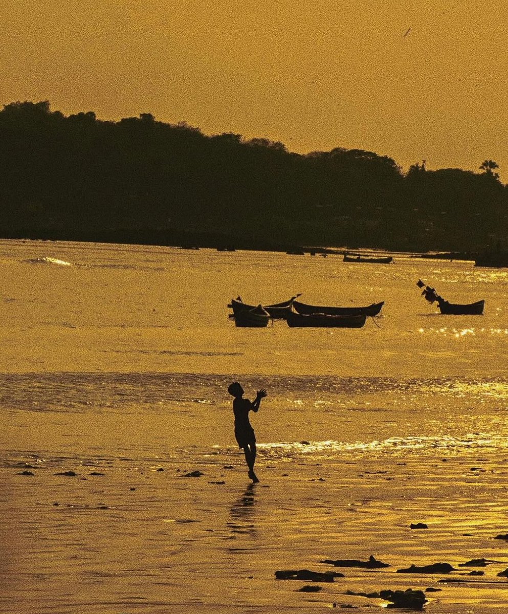 Ne bahtıma küserim, ne vakte sitem ederim. 
Zirâ her lütuf, evvela bir imtihanla gelir. 
Ben sabrın izzetine, sükûtun hikmetine talibim …