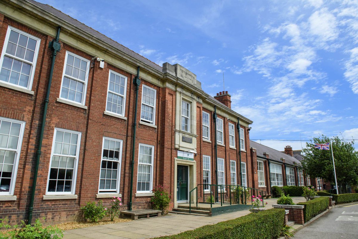 ActivePatriotUK's tweet image. 🚨Incident Skegness🚨

Lincs &amp;amp; Notts air ambulance has touched down at Skegness Grammar School

2 air ambulances have now landed at a Grammer school in skegness after an incident. Pray for all those involved 🙏🏻