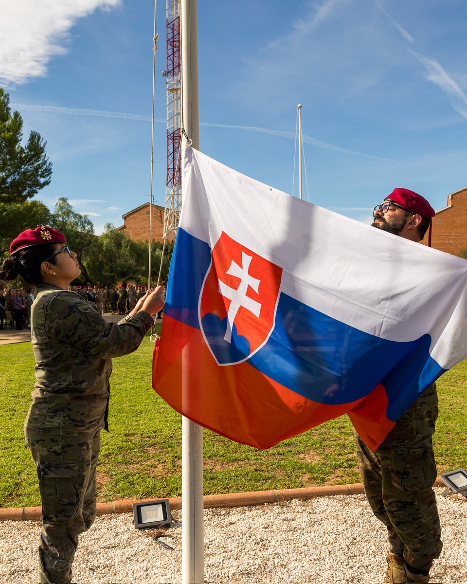 jurajtomaga's tweet image. We commemorated 1️⃣7️⃣ November – the Day of Freedom &amp;amp; Democracy at @CGTAD_NRDC_ESP in Bétera 🇪🇸. Together w/ Czech Amb. @LiborSecka  we honoured the legacy of 1️⃣9️⃣8️⃣9️⃣ 🇸🇰🇨🇿.
Mil gracias to Slovak&amp;amp;Czech service members for a dignified ceremony.Proud to see Allies standing united.✌️