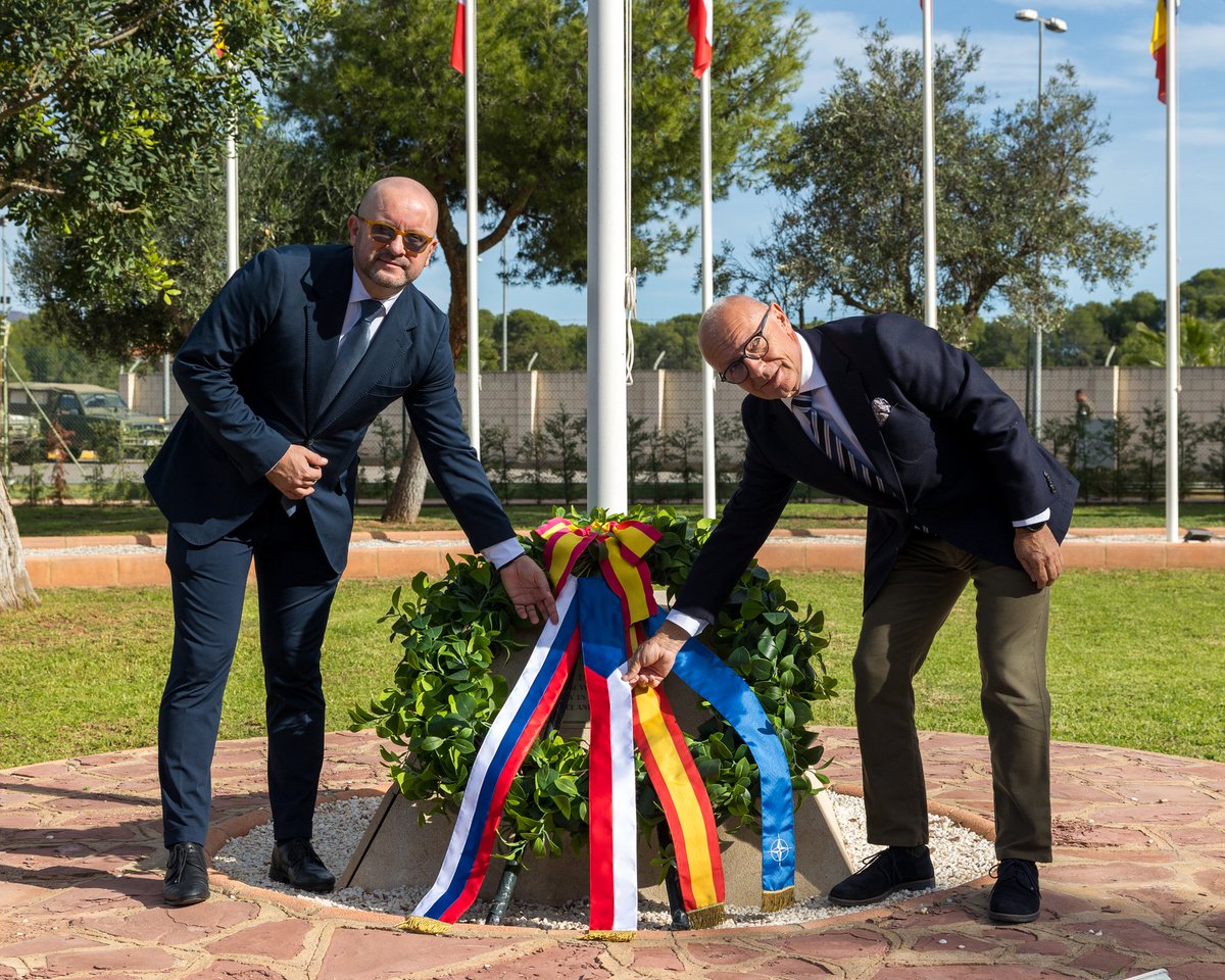 jurajtomaga's tweet image. We commemorated 1️⃣7️⃣ November – the Day of Freedom &amp;amp; Democracy at @CGTAD_NRDC_ESP in Bétera 🇪🇸. Together w/ Czech Amb. @LiborSecka  we honoured the legacy of 1️⃣9️⃣8️⃣9️⃣ 🇸🇰🇨🇿.
Mil gracias to Slovak&amp;amp;Czech service members for a dignified ceremony.Proud to see Allies standing united.✌️