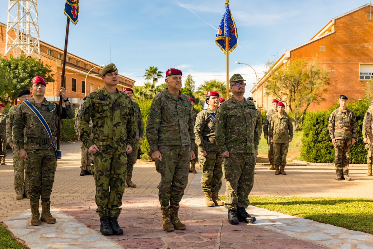 jurajtomaga's tweet image. We commemorated 1️⃣7️⃣ November – the Day of Freedom &amp;amp; Democracy at @CGTAD_NRDC_ESP in Bétera 🇪🇸. Together w/ Czech Amb. @LiborSecka  we honoured the legacy of 1️⃣9️⃣8️⃣9️⃣ 🇸🇰🇨🇿.
Mil gracias to Slovak&amp;amp;Czech service members for a dignified ceremony.Proud to see Allies standing united.✌️