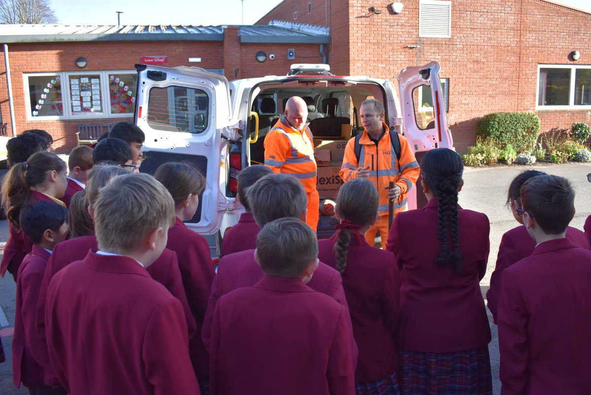 eversfield647's tweet image. 🏗️What an absolute pleasure to welcome @balfourbeatty @VINCI to school to take us behind the scenes of the #HS2 Delta Junction Triangle. Thank you for sharing your engineering expertise &amp;amp; inspiring the children about their future career pathways in #STEM
👉youtube.com/watch?v=1C_DkL…